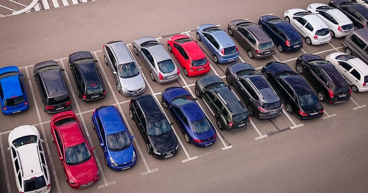 Auto stocks to watch october 15 - cars parking lot