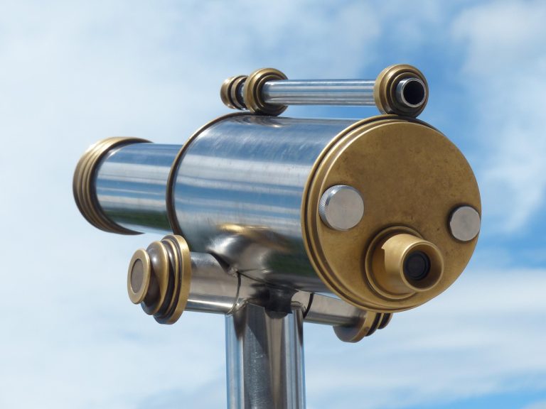 Bernstein Nifty target: a sightseeing telescope against a blue sky