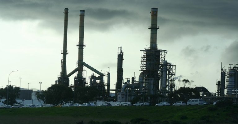 Brent crude 107 india stocks - oil refinery