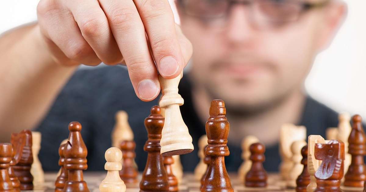 Bullish harami pattern - chess pieces strategy