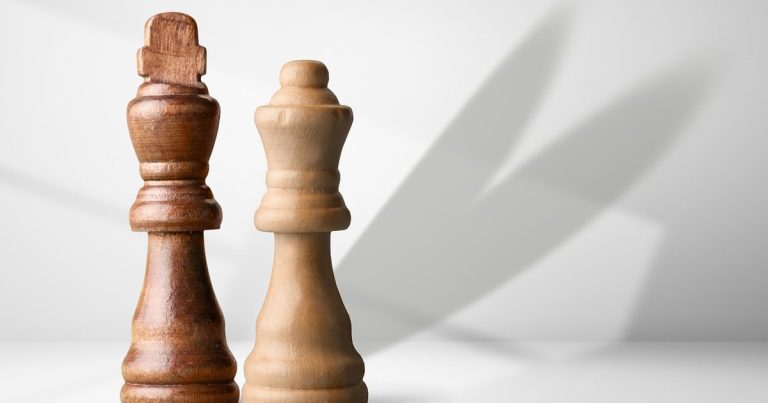 Calendar spread options strategy - chess pieces