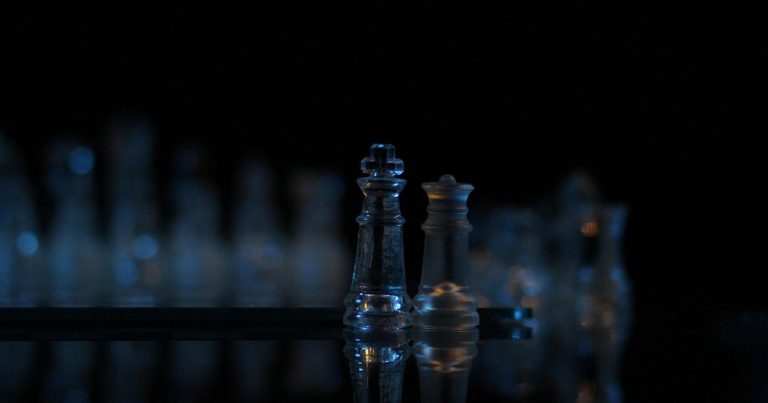 Candlestick patterns for beginners - chess pieces strategy