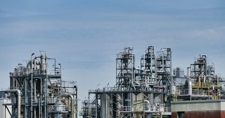 Crude oil fall india stocks october 16 - oil refinery