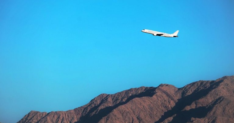 Fii dii data october 13 - airplane taking off