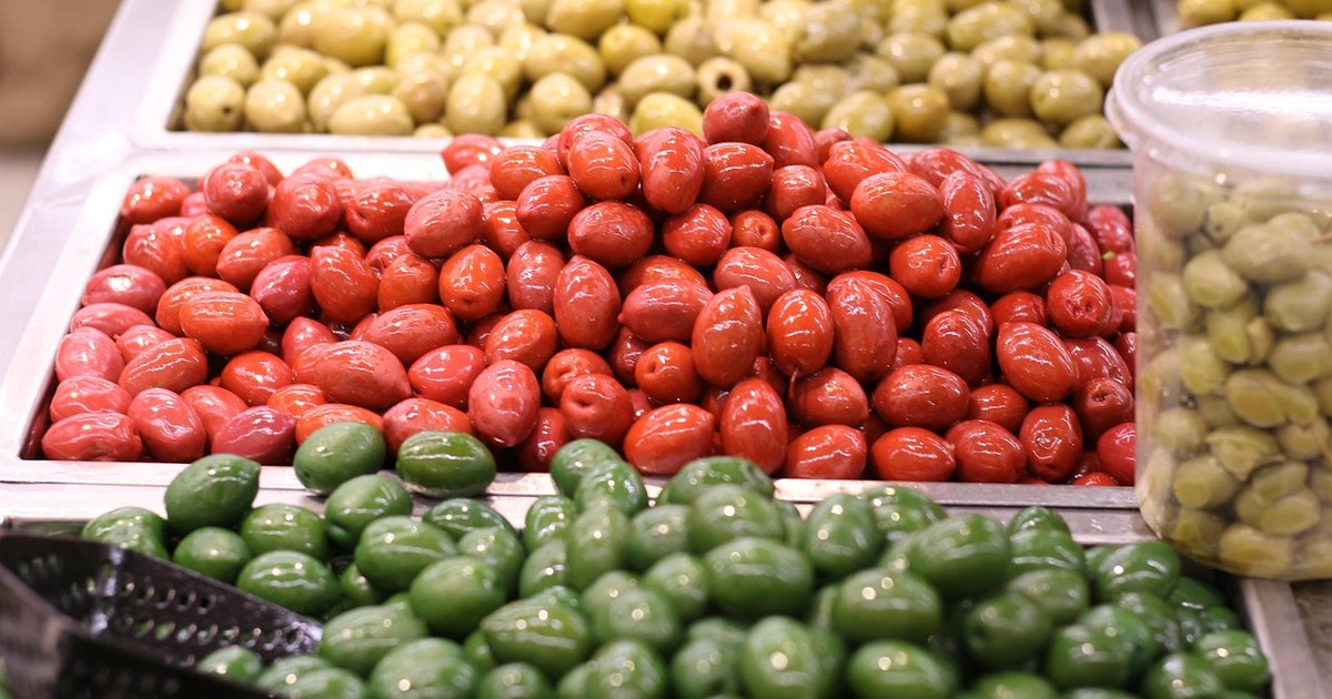 Food inflation fmcg stocks - supermarket shelves