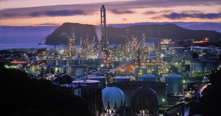 Gift nifty today - oil refinery