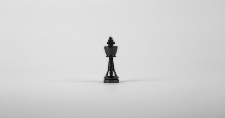 How much capital for swing trading - chess pieces