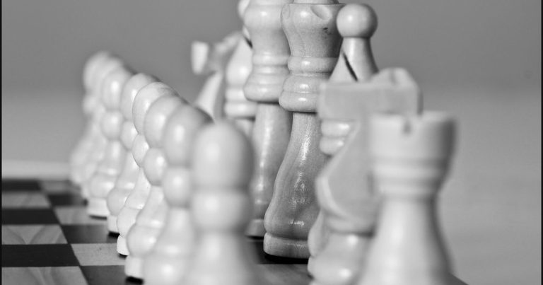 How to find support and resistance - chess pieces