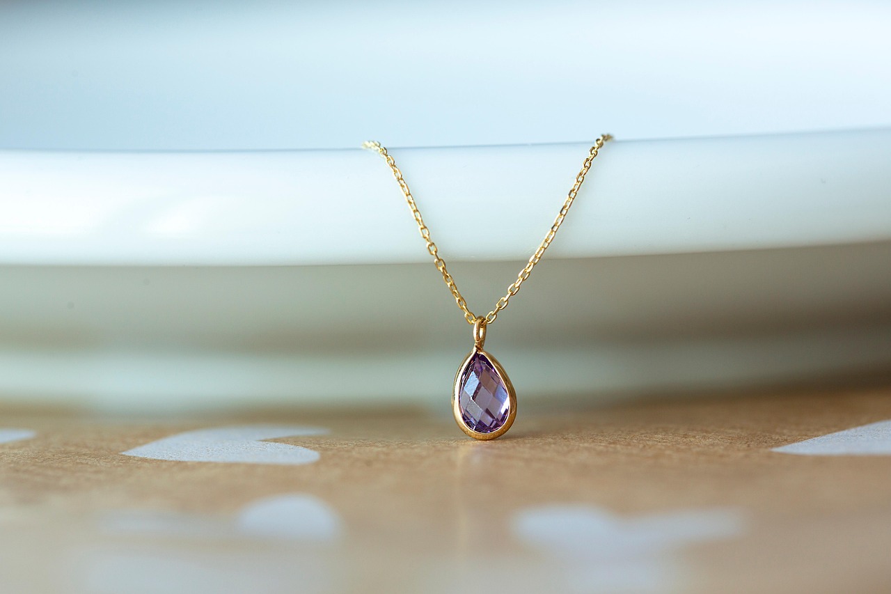 BlueStone Q2 results: a lightweight gold chain necklace with a teardrop gemstone pendant