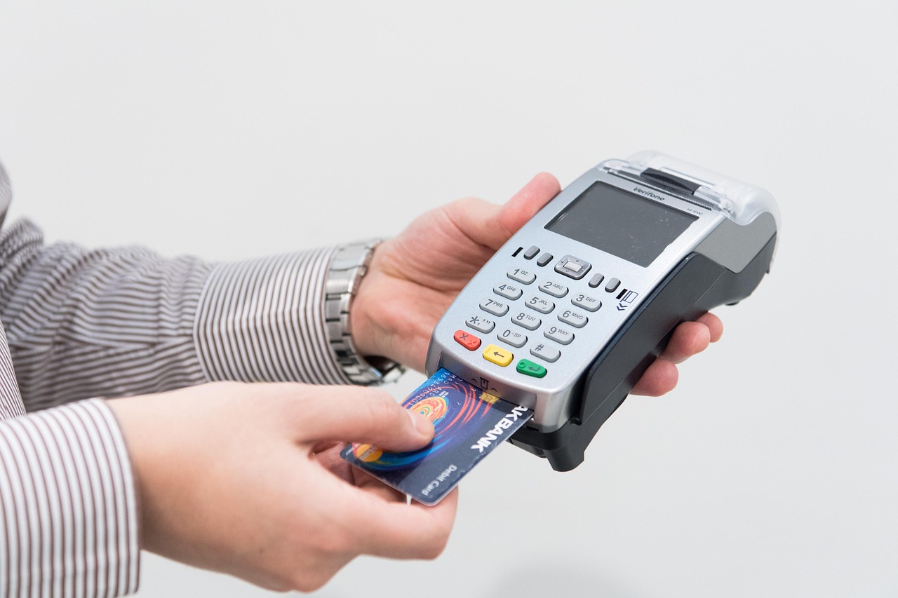 SBI Card Q2 results: a credit card being inserted into a card payment machine