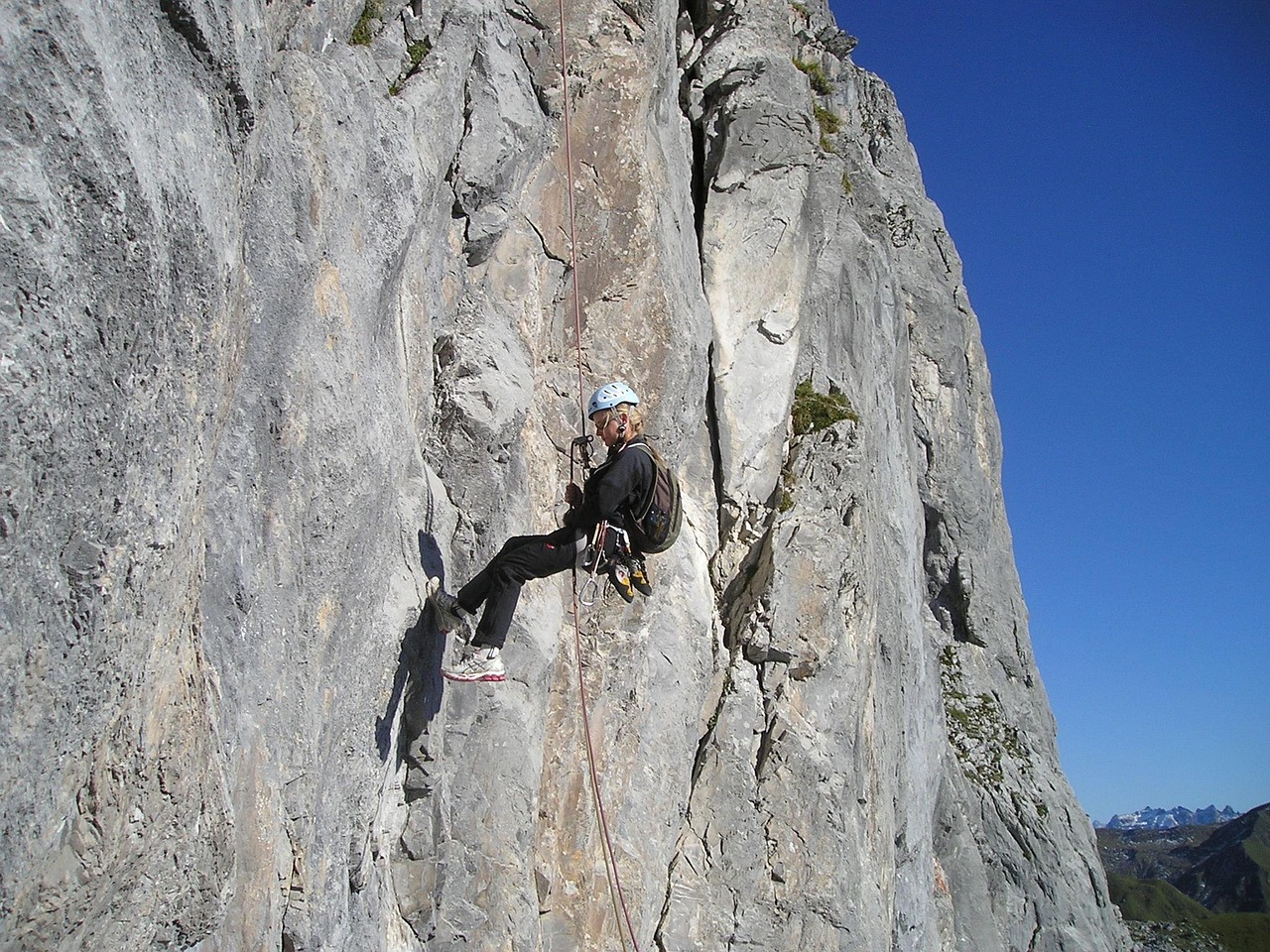 Calmar ratio idea: a climber abseiling down a steep rock face, like a fund working through its maximum drawdown
