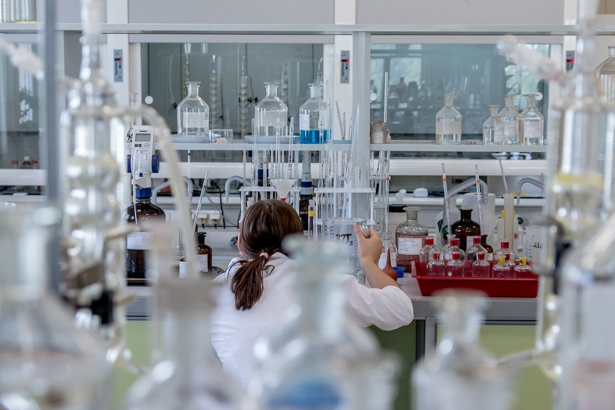 Dr Reddy's Q2 results: a scientist working at a pharmaceutical laboratory bench