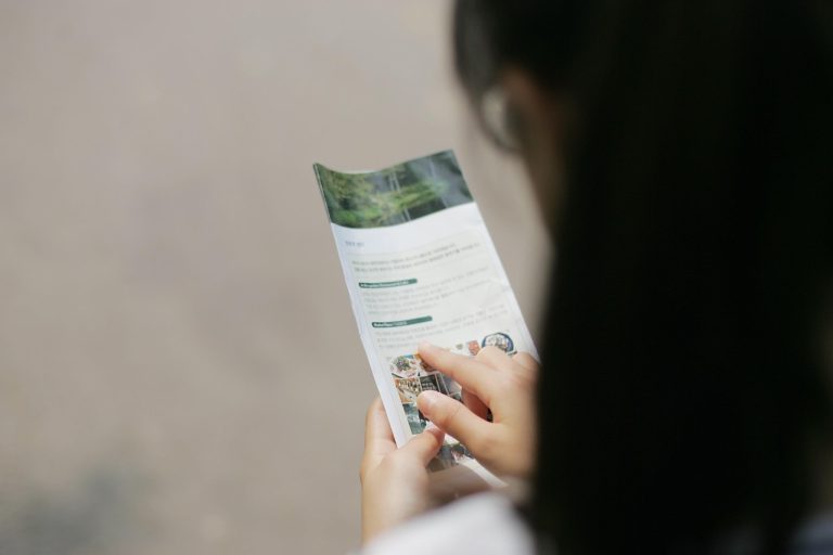Abridged prospectus: an investor reading a short folded IPO document