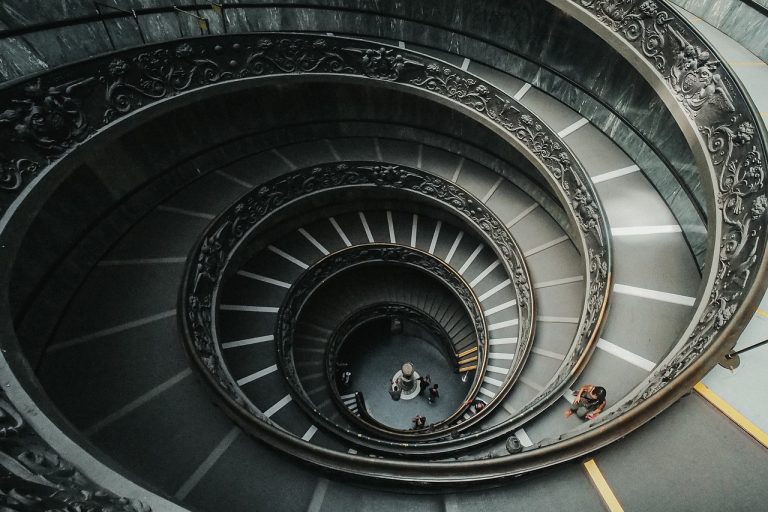 Fibonacci extension levels idea: spiral staircase seen from above, curving down in widening turns