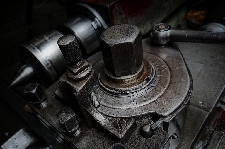 LMW Q2 results: close-up of a metal lathe tool post on a machine tool
