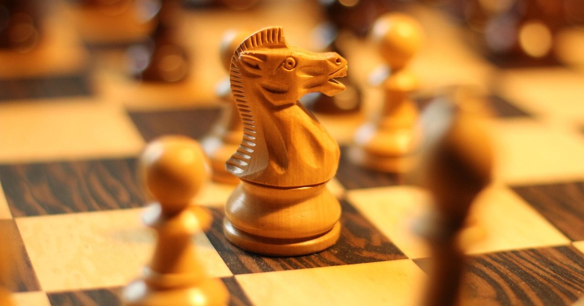 Options trading for beginners step by step - chess pieces