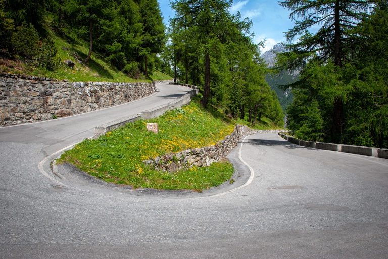 Parabolic SAR indicator: a mountain road doubling back on itself in a tight hairpin bend among pine trees