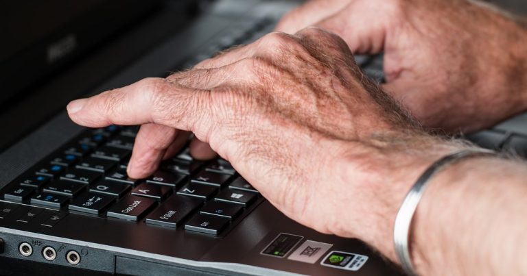 Stop loss in trading - laptop typing hands