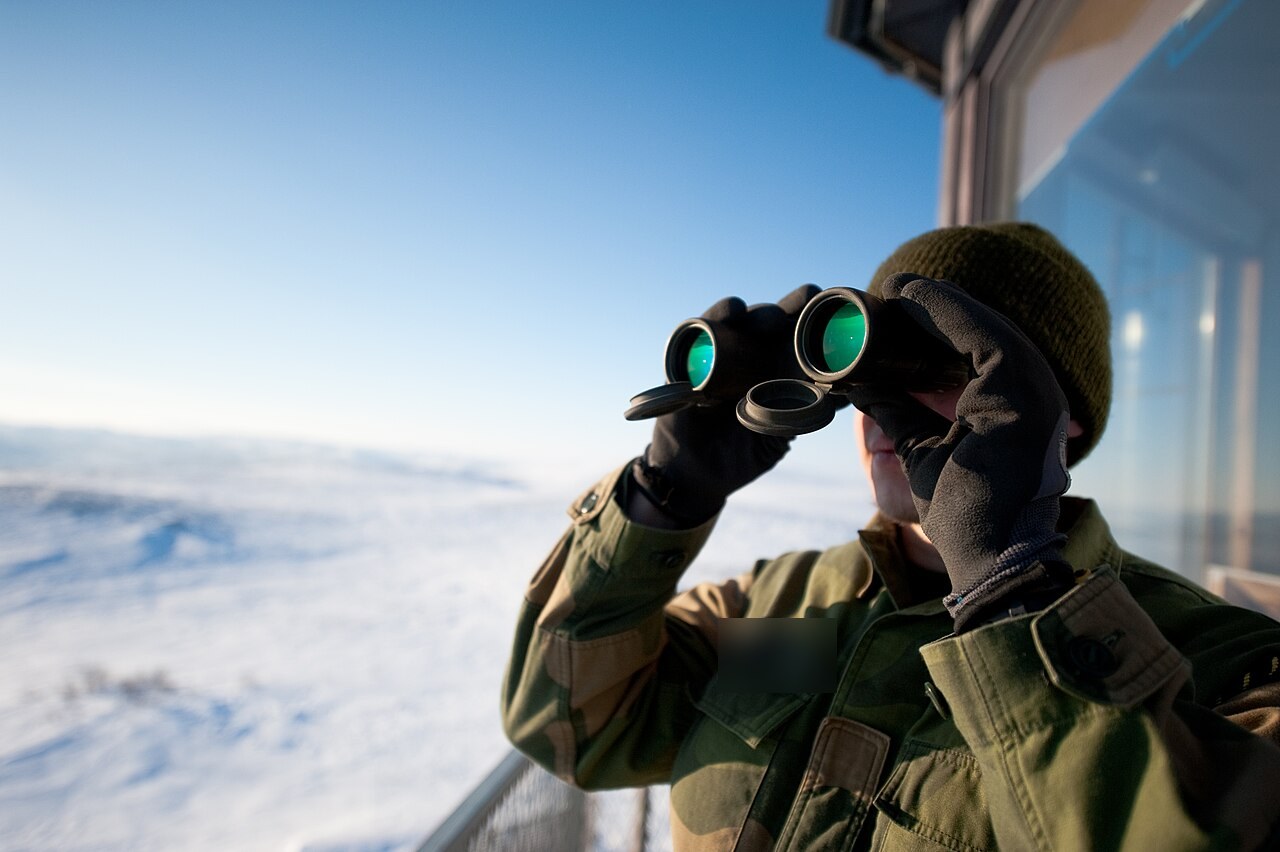 Tonbo Imaging bulk deals: a soldier scanning a snowy landscape through binoculars, a nod to the defence optics maker