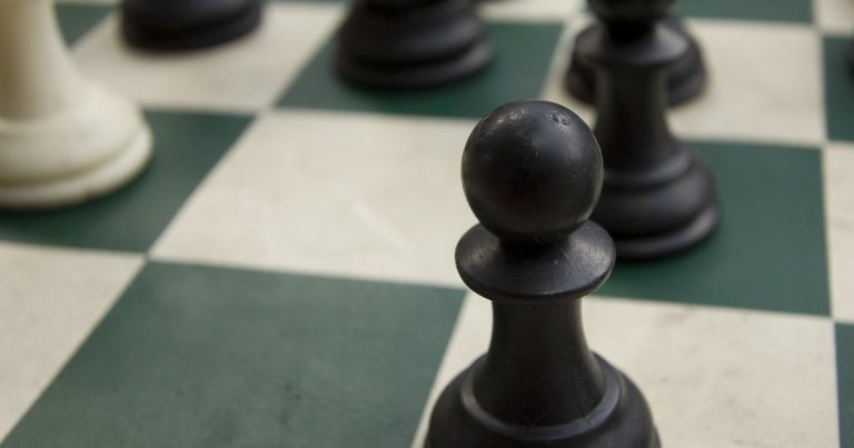 Trading biases that wipe accounts - chess pieces