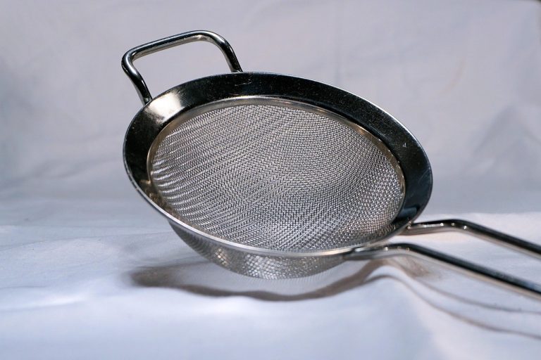 TRIX indicator concept: a fine metal mesh sieve that filters out noise
