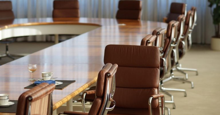 Yoy vs qoq growth quarterly results - business meeting office